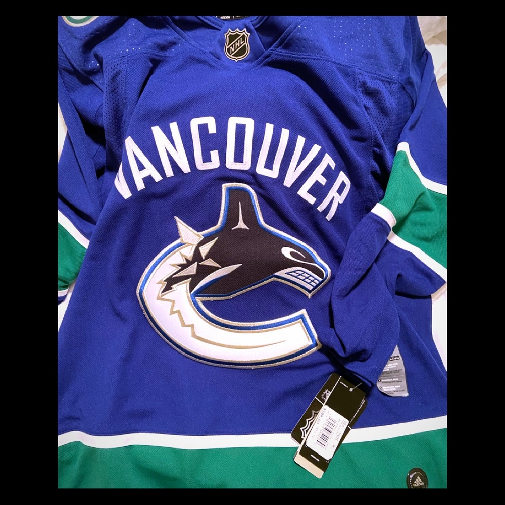 Vancouver Canucks Authentic NHL Jersey Sz 52